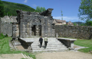 mausolee romaine de lanuejols lozere tourisme