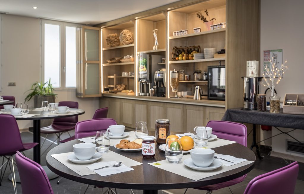 petit déjeuner à l'hôtel les 2 rives